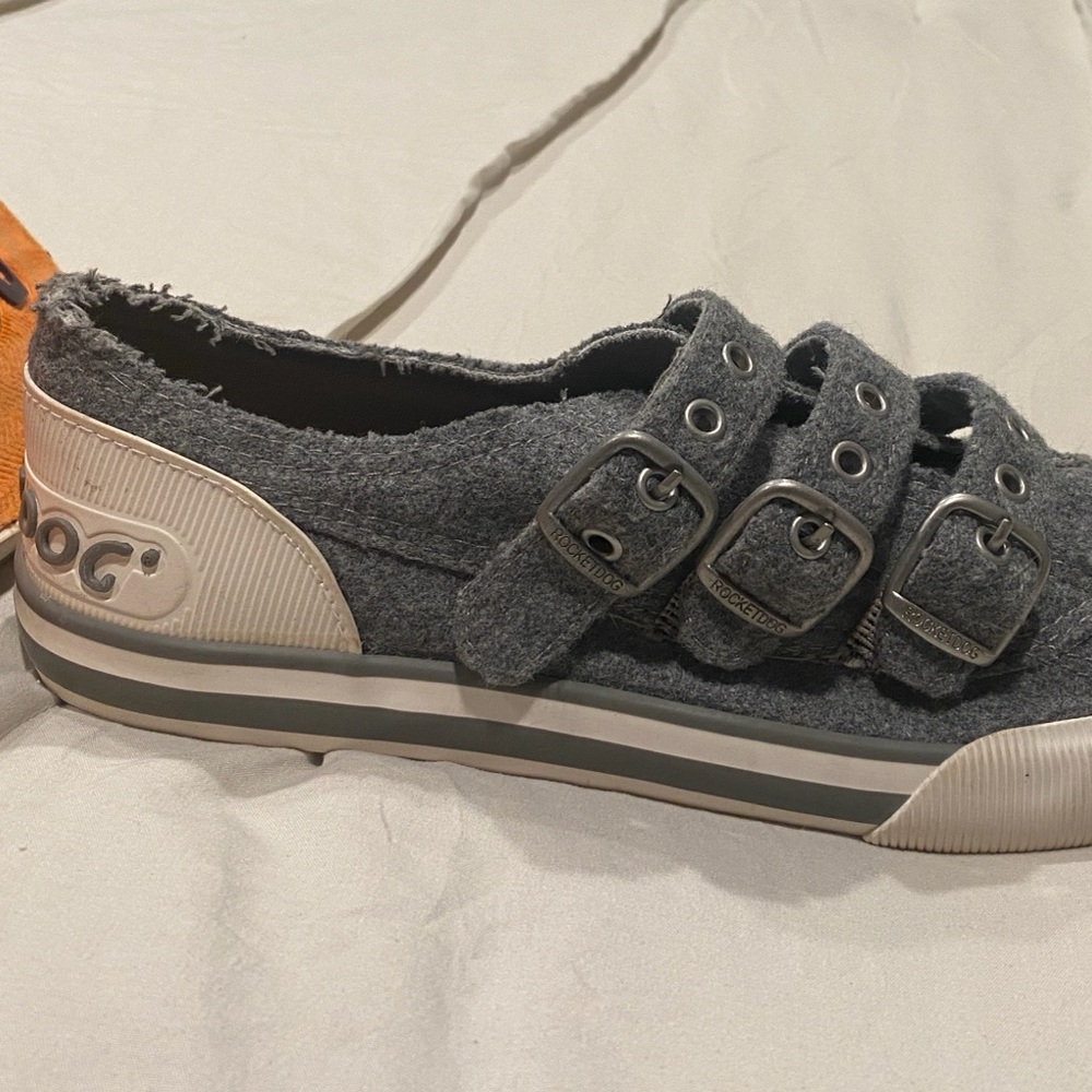 Rocket Dogs shoe size 7
New w/o tags